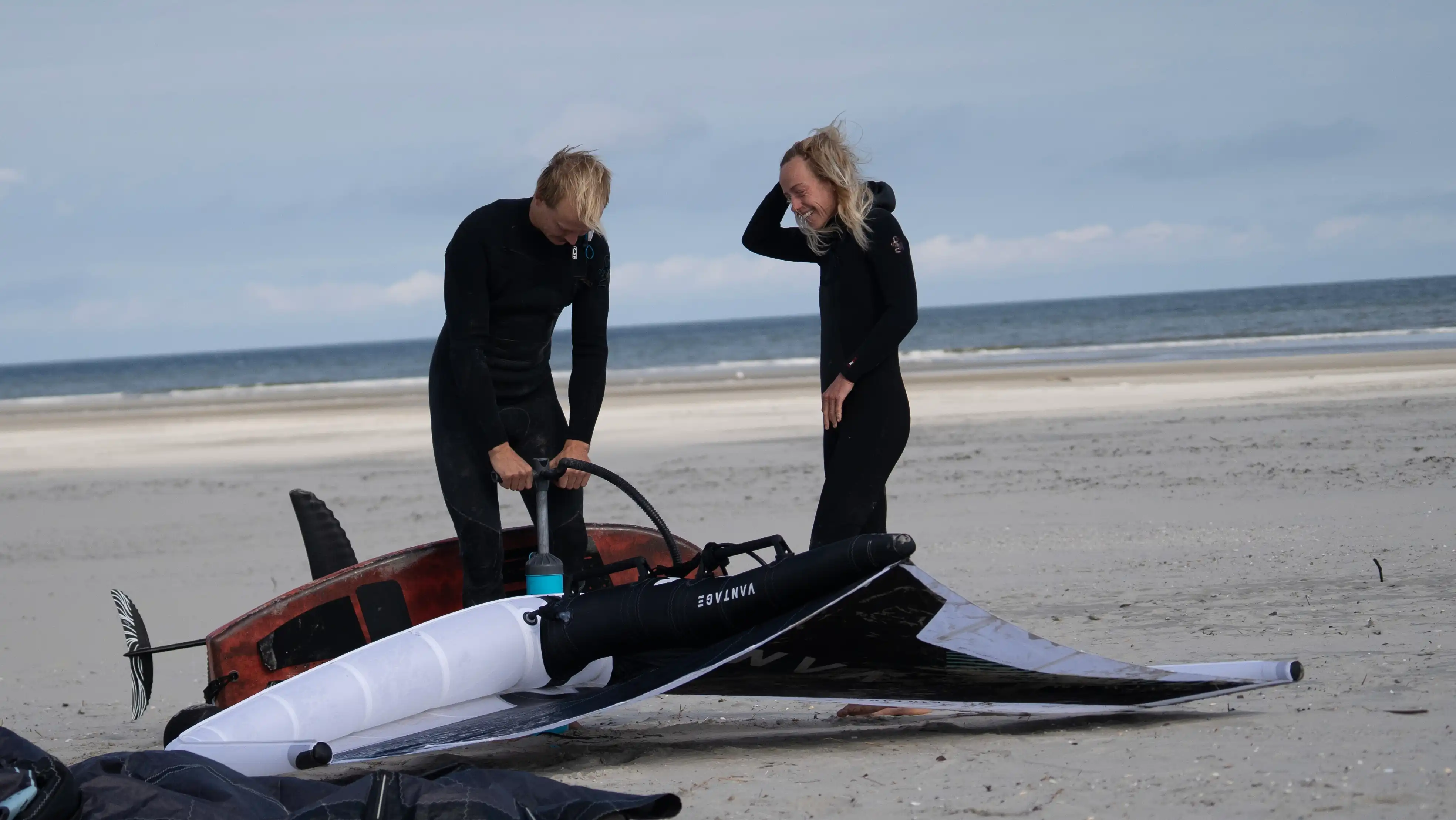 yogales groepsfoto op het strand